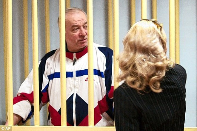 Ảnh: Nữ điệp viên Nga gợi cảm dùng để trao đổi lấy điệp viên Skripal - Ảnh 2.
