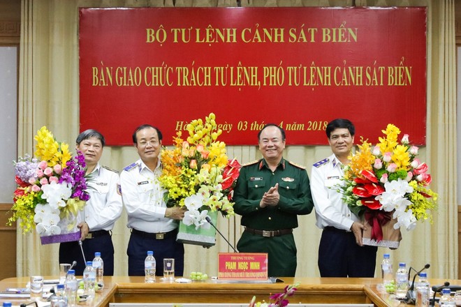 Bàn giao chức trách Tư lệnh và Phó Tư lệnh Cảnh sát biển Việt Nam - Ảnh 3.