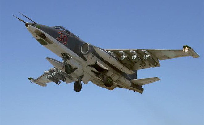 Su-25 đấu Su-34: Quạ đen đánh với Vịt bầu - KQ Nga nhức nhối? - Ảnh 1.