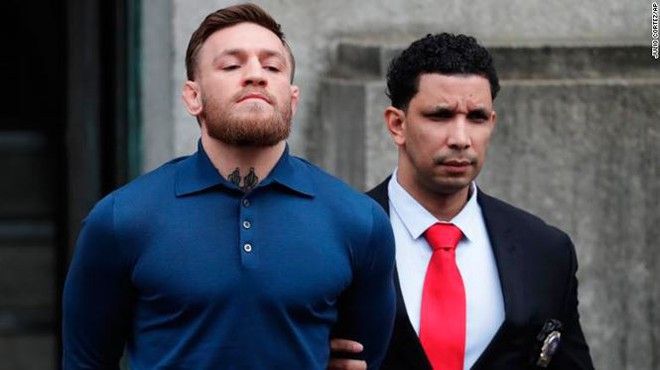 Nổi điên vài phút, võ sĩ Conor McGregor đối diện án tù 7 năm - Ảnh 1.