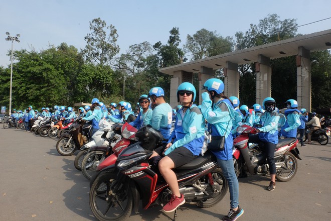 Nuối tiếc, hàng trăm tài xế xuống đường diễu hành trong ngày cuối cùng Uber ở Việt Nam - Ảnh 3.