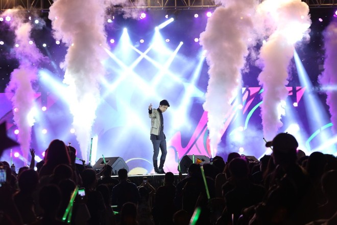 Phi Nhung khiến hàng ngàn khán giả thích thú khi hát nhạc remix - Ảnh 15.
