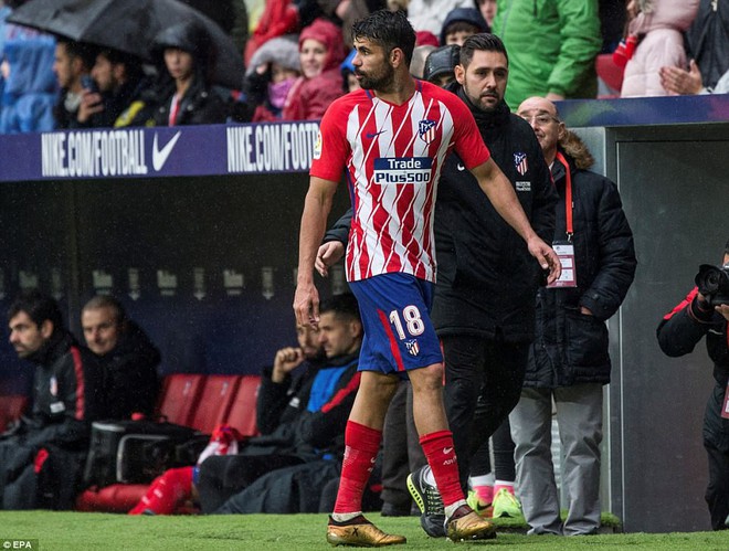 Ghi bàn giúp đội nhà bám đuổi Barca, Diego Costa lĩnh thẻ đỏ chả đâu vào với đâu - Ảnh 8.