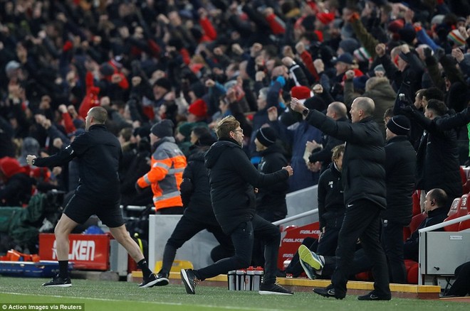 Tin được không, lối đá ấy từng là của Man United đấy! - Ảnh 2.