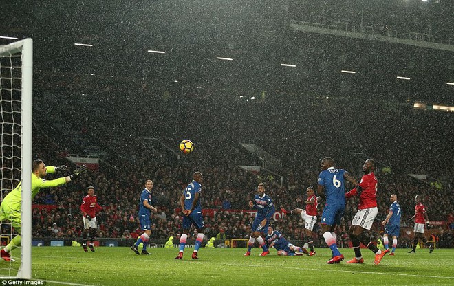 Quỷ đầu đàn thét vang, Man United đem nắng ấm Dubai xua tan mưa tuyết Old Trafford - Ảnh 9.