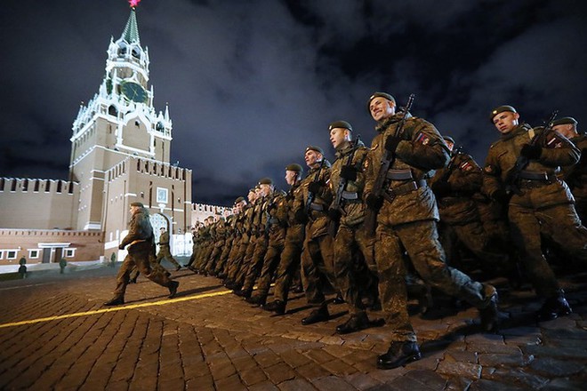 Ảnh: Quân đội Nga tổng duyệt cho lễ diễu binh mừng ngày Chiến thắng - Ảnh 1.
