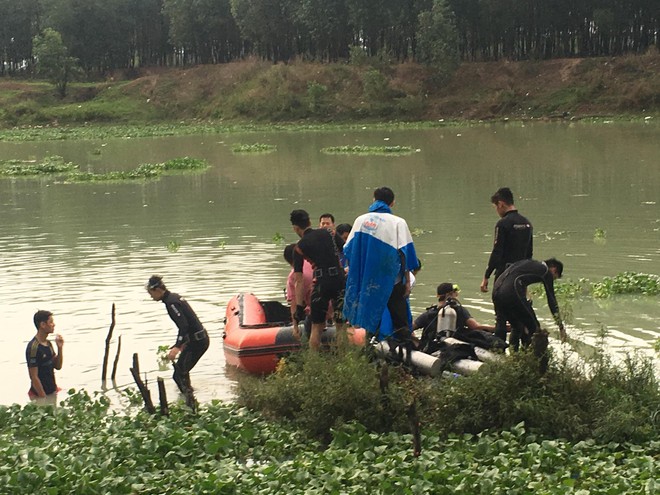 Hơn 10 người nhái dầm mưa tìm kiếm người đàn ông tắm đập mất tích - Ảnh 1.