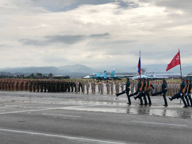 Nga duyệt binh tại Syria: Khoe vũ khí trong chiến sự nóng bỏng - Sẵn sàng chiến đấu cao - Ảnh 5.