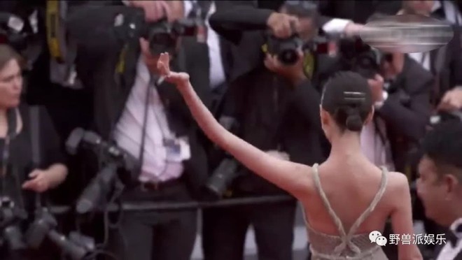 Thảm đỏ Cannes 2018: Mỹ nhân Nhật gây hoang mang với màn tạo dáng có 1 không 2 - Ảnh 6.