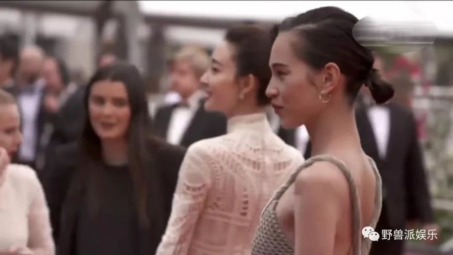 Thảm đỏ Cannes 2018: Mỹ nhân Nhật gây hoang mang với màn tạo dáng có 1 không 2 - Ảnh 7.