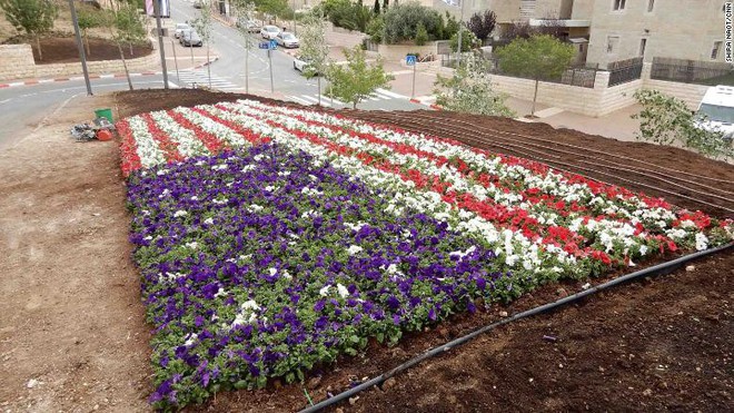 Mỹ chính thức mở cửa ĐSQ tại Jerusalem: Người mừng, kẻ khóc giữa hai bờ chiến tuyến - Ảnh 1.