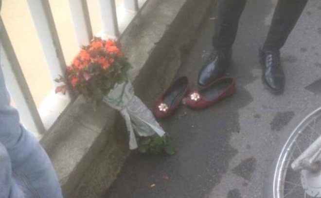 Uẩn khúc cô gái để lại bó hoa hồng nhảy cầu tự tử