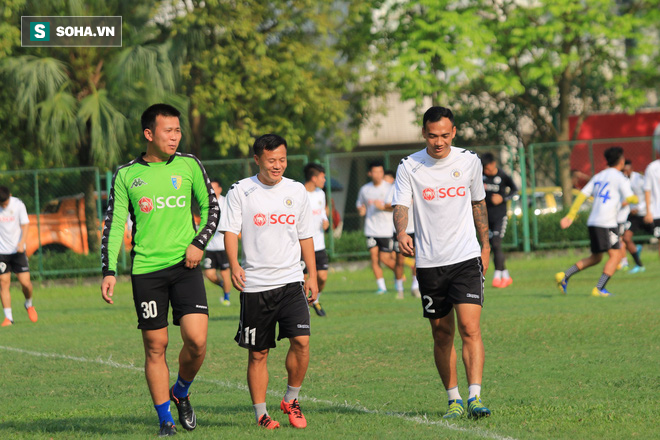 Cây săn bàn của Hà Nội FC chấn thương trước trận đấu quan trọng với HAGL  - Ảnh 3.