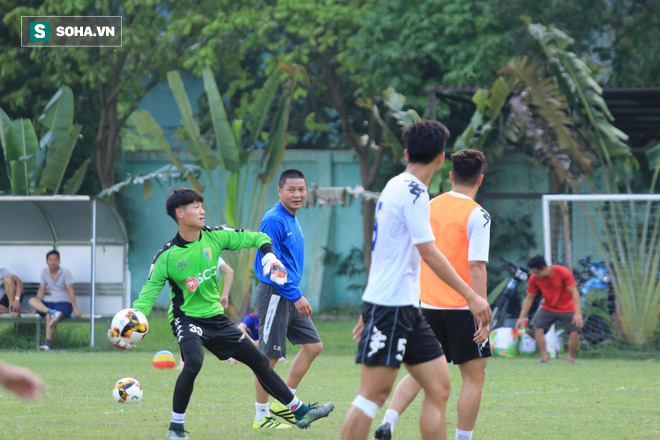 Cây săn bàn của Hà Nội FC chấn thương trước trận đấu quan trọng với HAGL  - Ảnh 4.