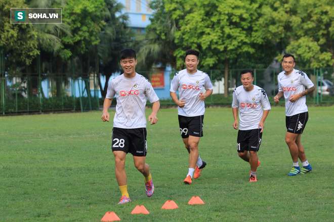 Cây săn bàn của Hà Nội FC chấn thương trước trận đấu quan trọng với HAGL  - Ảnh 1.