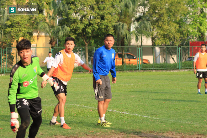 Cây săn bàn của Hà Nội FC chấn thương trước trận đấu quan trọng với HAGL  - Ảnh 2.