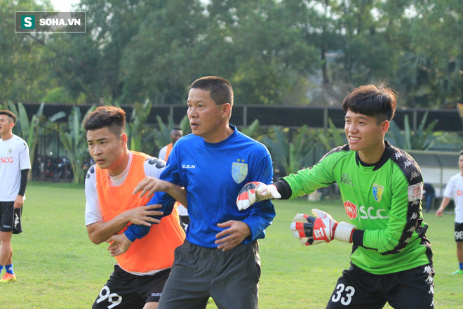 Cây săn bàn của Hà Nội FC chấn thương trước trận đấu quan trọng với HAGL  - Ảnh 8.