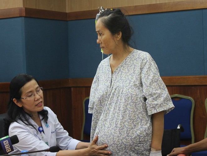 Người phụ nữ mang khối u 50 kg lớn nhất Việt Nam - Ảnh 2.
