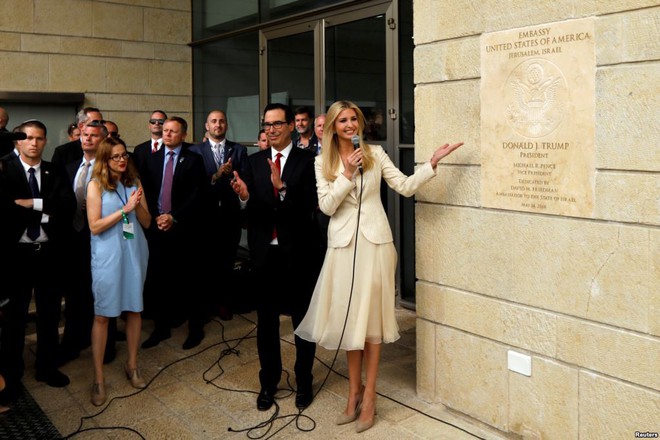 24h qua ảnh: Người Palestine phản ứng dữ dội việc Mỹ mở đại sứ quán ở Jerusalem - Ảnh 4.