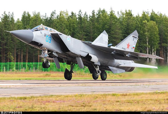 Sức mạnh đáng gờm của siêu tiêm kích “ma tốc độ” MiG-31BM - Ảnh 2.