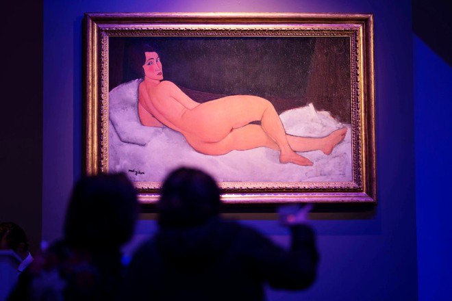 Bức tranh cô gái khỏa thân của danh họa Modigliani phá kỷ lục giá Sothebys - Ảnh 1.