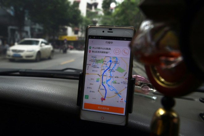 Hồn nhiên kéo cổ áo khách nữ để nhìn ngực, tài xế taxi nhận kết đắng - Ảnh 2.