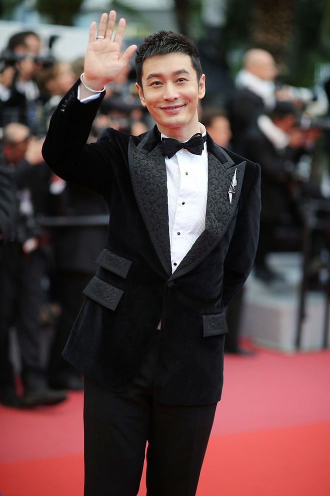 Thảm đỏ LHP Cannes: Huỳnh Hiểu Minh kém sắc, Yoo Ah In bảnh bao xuất hiện cùng dàn siêu mẫu xinh đẹp - Ảnh 1.