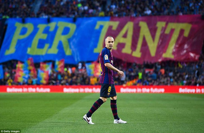 Huyền thoại Iniesta khóc nghẹn trong trận đấu cuối cùng khoác áo Barca - Ảnh 2.