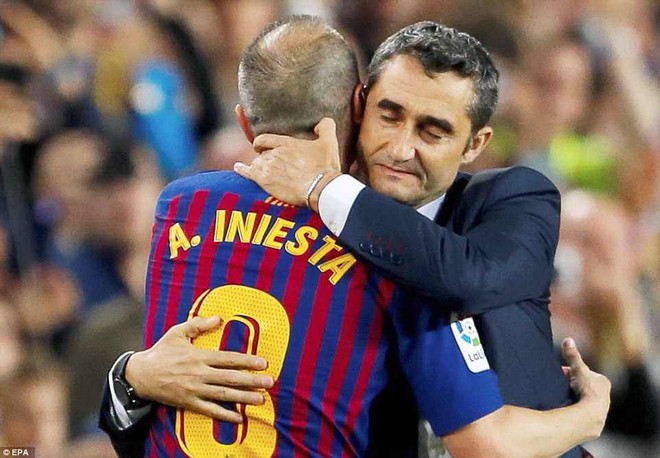 Huyền thoại Iniesta khóc nghẹn trong trận đấu cuối cùng khoác áo Barca - Ảnh 9.