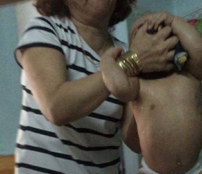 Vụ bạo hành trẻ ở Đà Nẵng: Đưa 14 bé mầm non đi kiểm tra sức khỏe - Ảnh 3.