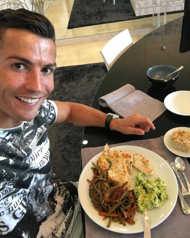 Tiết lộ thực đơn khoa học giúp Ronaldo duy trì phong độ ở tuổi 33 - Ảnh 3.