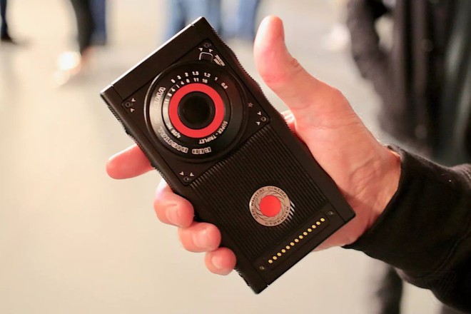 Trên tay RED Hydrogen One, điện thoại holographic đầu tiên trên thế giới - Ảnh 4.