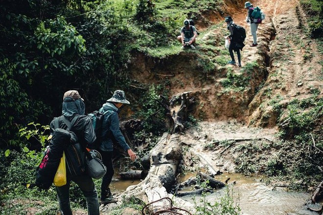 Trekking cung đường đẹp nhất Việt Nam Tà Năng - Phan Dũng: Bà mẹ trẻ kể lại giây phút đối mặt với cái chết - Ảnh 2.