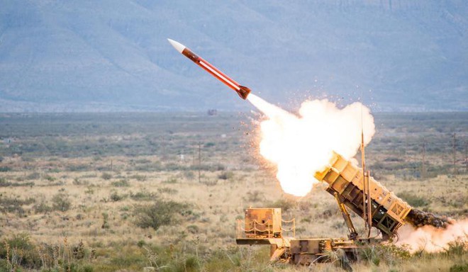 Houthi bắn tên lửa đồng nát: Saudi chống đỡ bằng... niềm tin - Patriot Mỹ bất lực? - Ảnh 3.