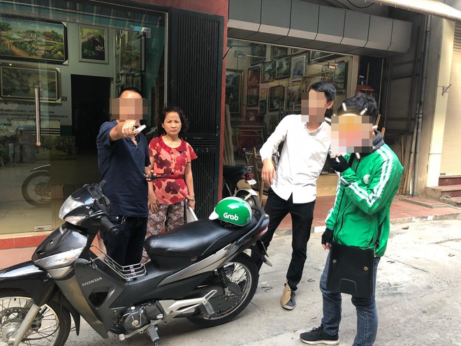 Bị tài xế Grab từ chối vì đang chờ khách, người đàn ông vung ngay nắm đấm gây bức xúc - Ảnh 3.