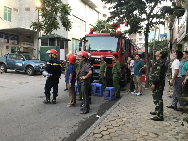 Cảnh tan hoang bên trong căn nhà cháy tại tầng 18 chung cư ở Hà Đông - Ảnh 18.