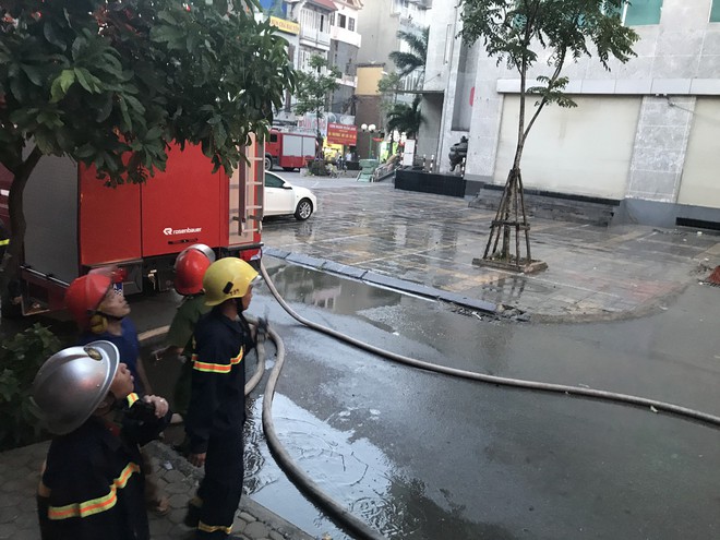 Cảnh tan hoang bên trong căn nhà cháy tại tầng 18 chung cư ở Hà Đông - Ảnh 11.