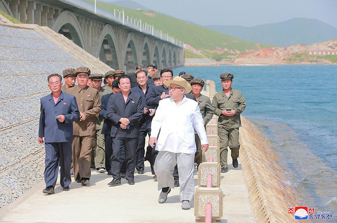 Ảnh: Lãnh đạo Kim Jong-un cười rạng rỡ sau tuyên bố chấn động của Mỹ - Ảnh 8.