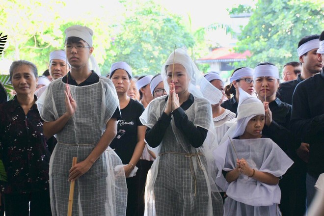 Mẹ lái tàu SE 19 vẫn chưa tin con mình đã mất - Ảnh 2.