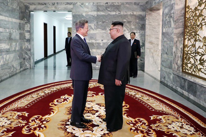 Tổng thống Moon Jae-in đã gặp lãnh đạo Triều Tiên Kim Jong-un lần 2 tại Bàn Môn Điếm chiều nay - Ảnh 2.