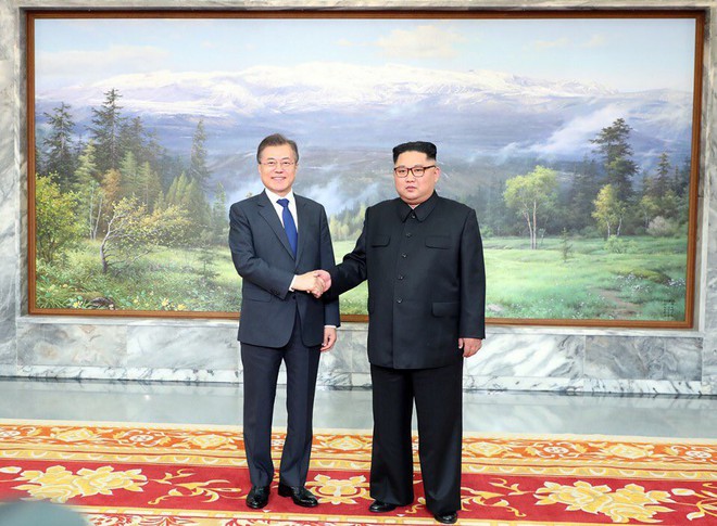 Tổng thống Moon Jae-in đã gặp lãnh đạo Triều Tiên Kim Jong-un lần 2 tại Bàn Môn Điếm chiều nay - Ảnh 3.