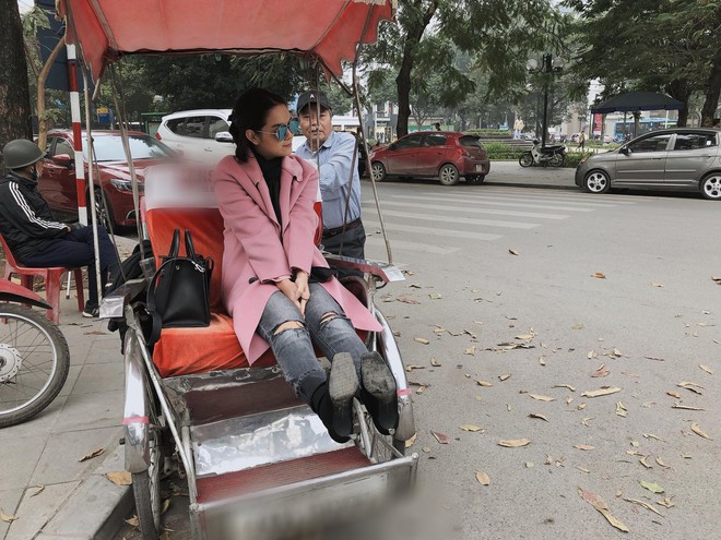 Không phải xế hộp tiền tỷ, khoảnh khắc loạt sao Việt này đi xe ‘cà tàng’ mới là điều khiến fan thích thú - Ảnh 10.