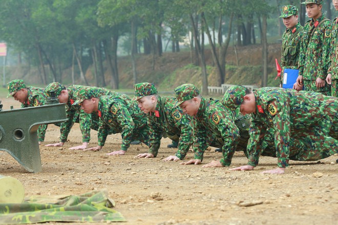 Hoàng Tôn, Gin Tuấn Kiệt bối rối với nhiệm vụ tưới rau - Ảnh 3.