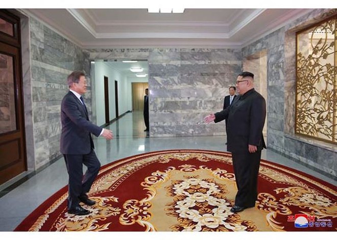 Báo Triều Tiên đăng ảnh hiếm về cuộc gặp của lãnh đạo Hàn - Triều - Ảnh 2.