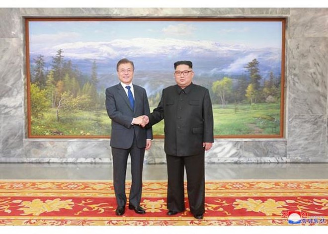 Báo Triều Tiên đăng ảnh hiếm về cuộc gặp của lãnh đạo Hàn - Triều - Ảnh 4.