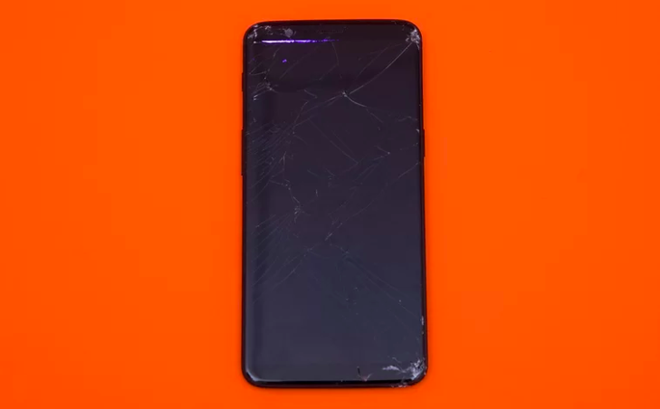 Chúng tôi thử thả rơi 11 chiếc smartphone hot nhất hiện nay, đây chính là quán quân về độ bền - Ảnh 11.