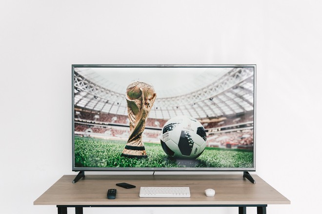 Trọn vẹn mùa World Cup với TV 55 inch 4K giá chỉ 12,5 triệu đồng - Ảnh 1.