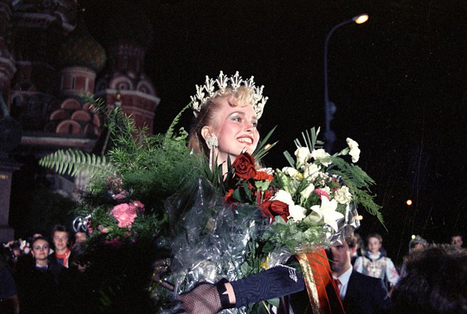 Ảnh: Cuộc thi hoa hậu đầu tiên của Liên Xô diễn ra thế nào? - Ảnh 12.