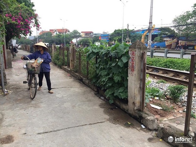 Mưu sinh trên đường ray tàu hỏa, nhìn đã thấy rùng mình - Ảnh 12.