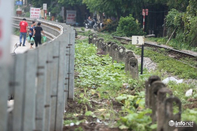 Mưu sinh trên đường ray tàu hỏa, nhìn đã thấy rùng mình - Ảnh 5.